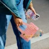 Ciondolo per borsa a catena lunga con farfalla Ciondolo per borsa a catena lunga con farfalla