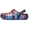 Classic Tie-Dye Stay Warm Cozy Crocs Pantofole sportive unisex viola e rosso