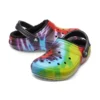Classic Tie-Dye Stay Warm Cozy Crocs Pantofole sportive unisex viola e rosso