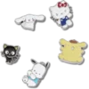 “Confezione da 5 ciondoli Jibbitz™ Elevated Hello Kitty® e amici per scarpe” “Confezione da 5 ciondoli Jibbitz™ Elevated Hello Kitty® e amici per scarpe”